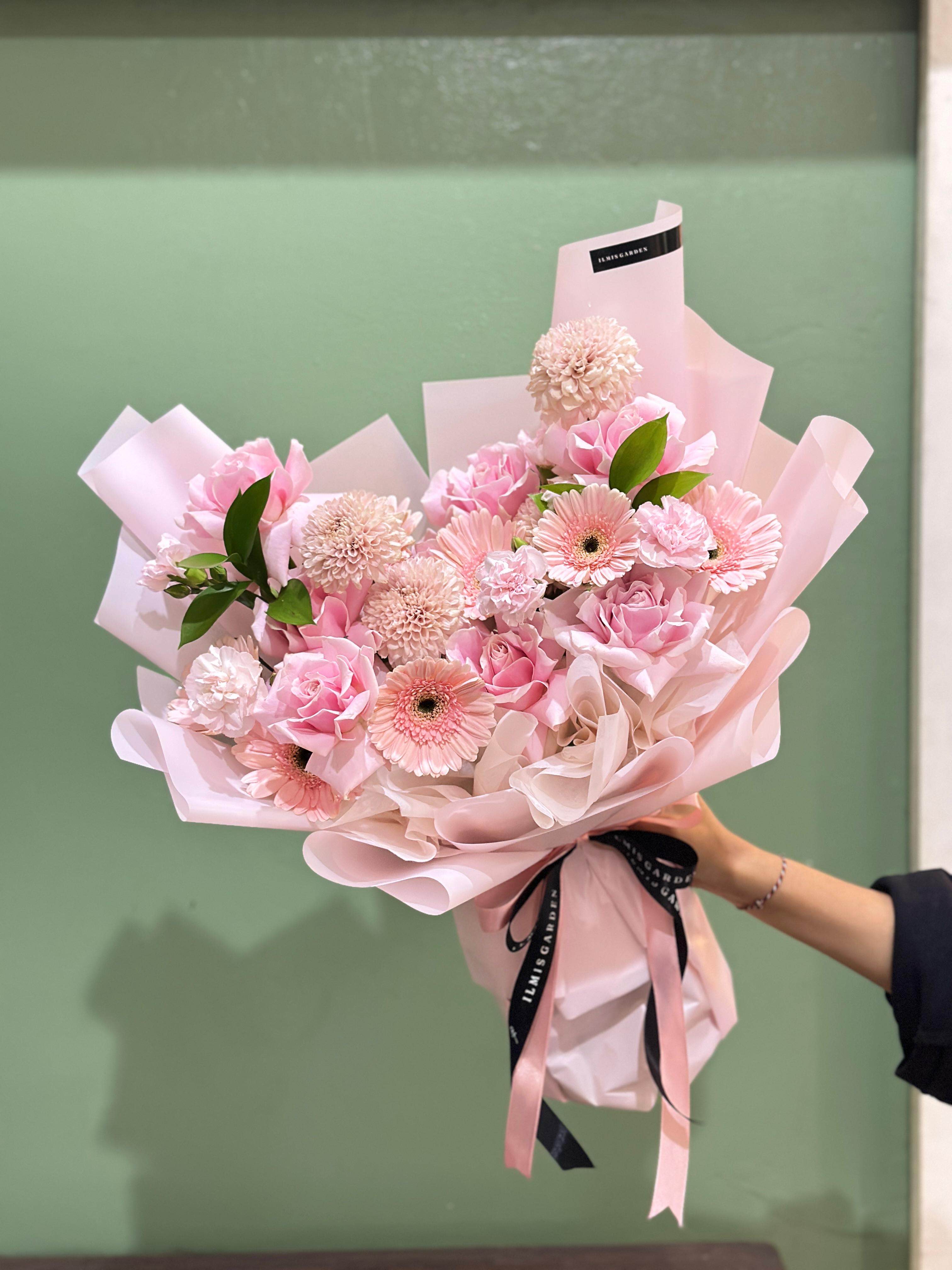 Large Blushing Petals Bouquet